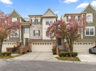 25 Bradford Ct, Dearborn, MI 48126