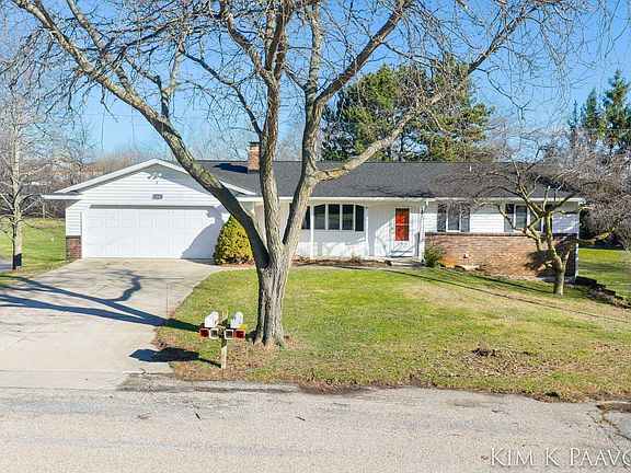 4th image of 260 Vine St SE