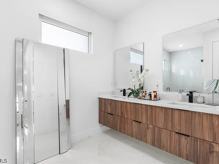 2506 SW Embers Ter — Photo 20