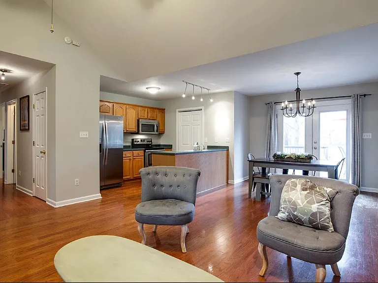 1713 Greenwood Ave — Photo 6