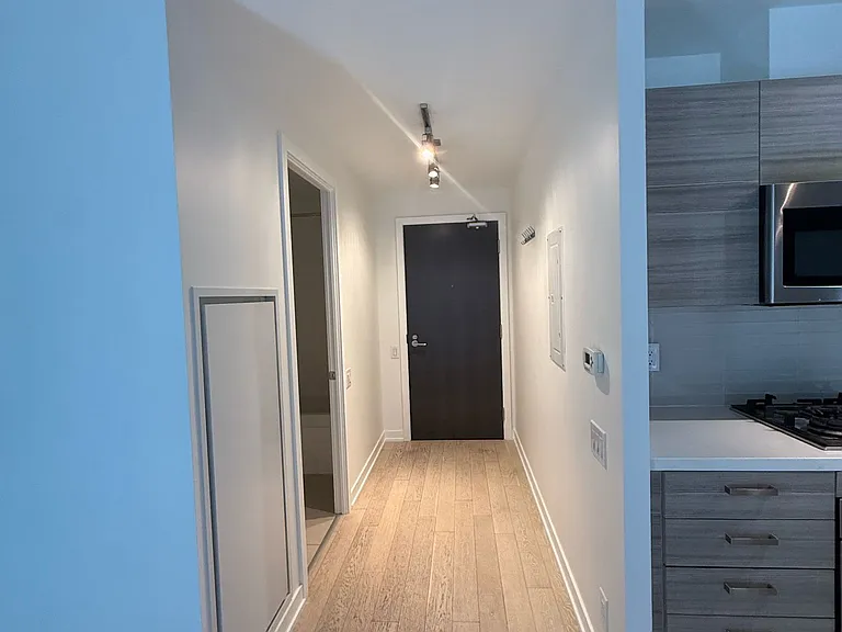 11 Charlotte St #501 — Photo 5