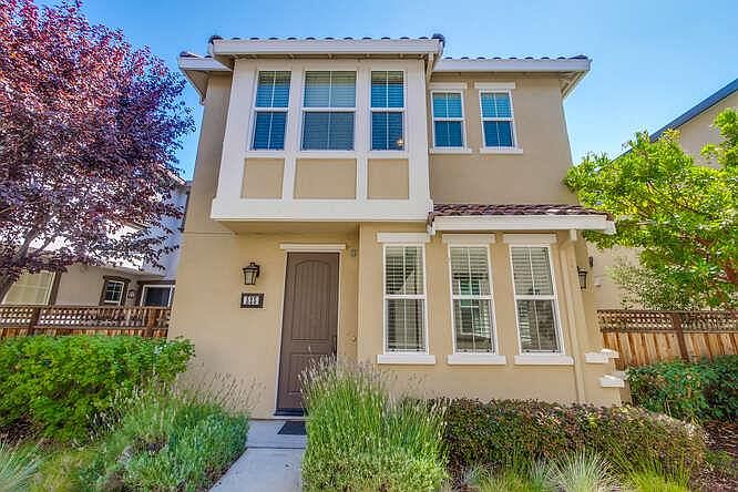 1st image of 525 Aspen Pl