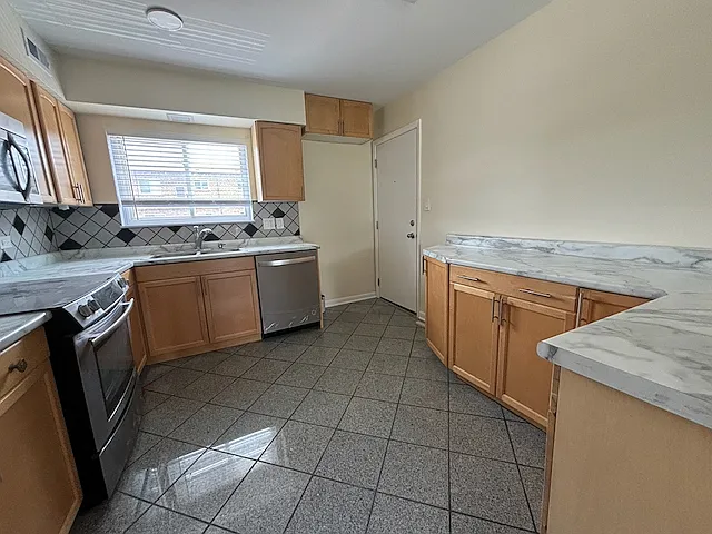 9449 Bay Colony Dr #2N — Photo 8