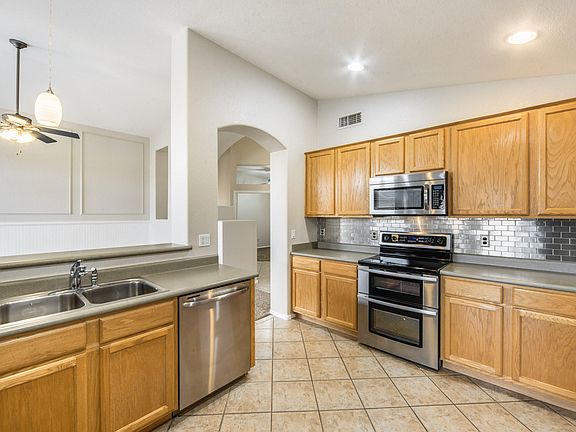 4th image of 1062 E Baylor Ln