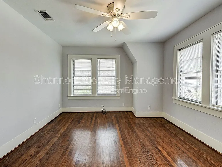 1748 Hawthorne St #B — Photo 23
