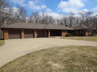 72 Blackberry Ln, Morton, IL 61550