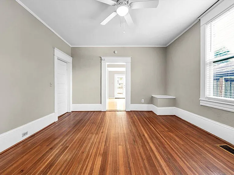 2410 Broadway Ave #B — Photo 7