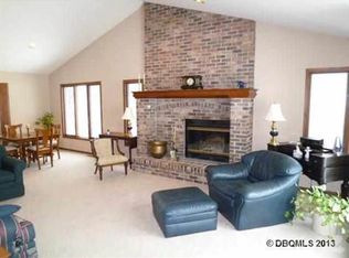 105 Dunleith Ct, East Dubuque, IL 61025