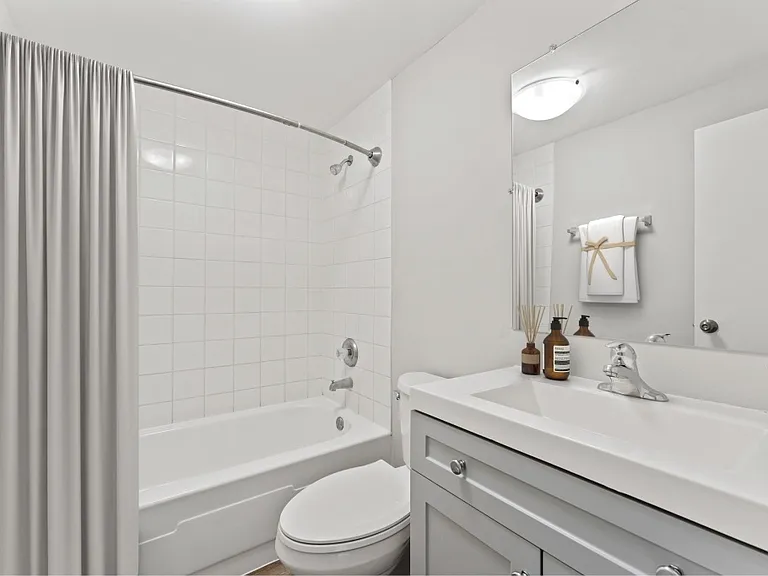 294 Lorne Ave #25 — Photo 5