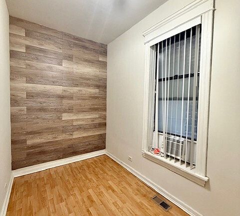 5th image of 1249 N Artesian Ave APT 1F