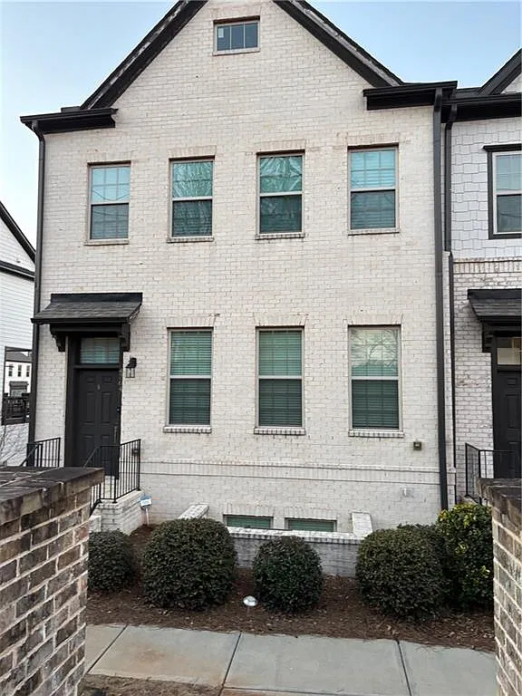 4 bed, 3.5 bath, 2673 sqft, $4,000 — Photo 1