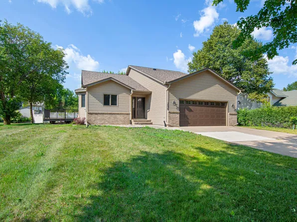 1676 Castle Dr, North Mankato, MN 56003