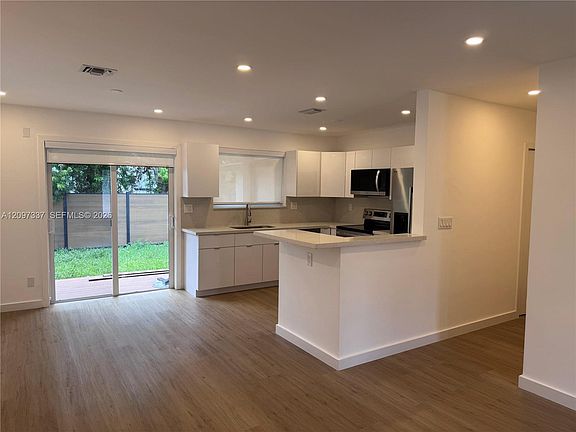 3rd image of 350 SW 17th Rd #350