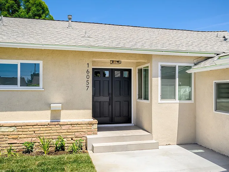 10657 Knapp St — Photo 3