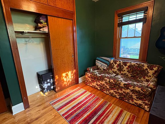 3rd image of 1412 Taylor Ave W