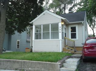 326 Dwight St, Elgin, IL 60120