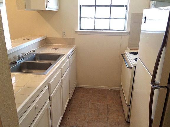 4th image of 218 Bexar Dr