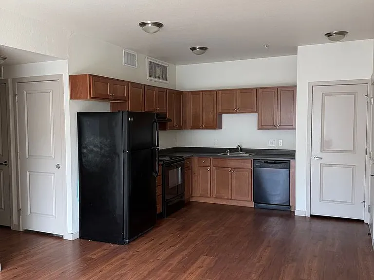 1305 N Peoria St — Photo 17