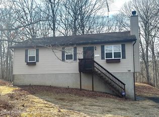 2116 Spring Dr, Bushkill, PA 18324