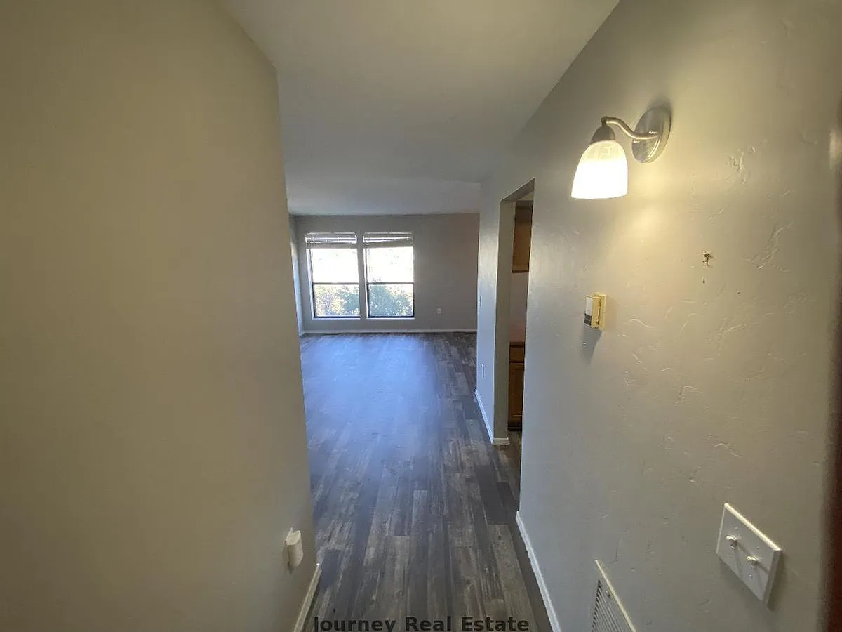 Building Photo - 1305 Moore Pl