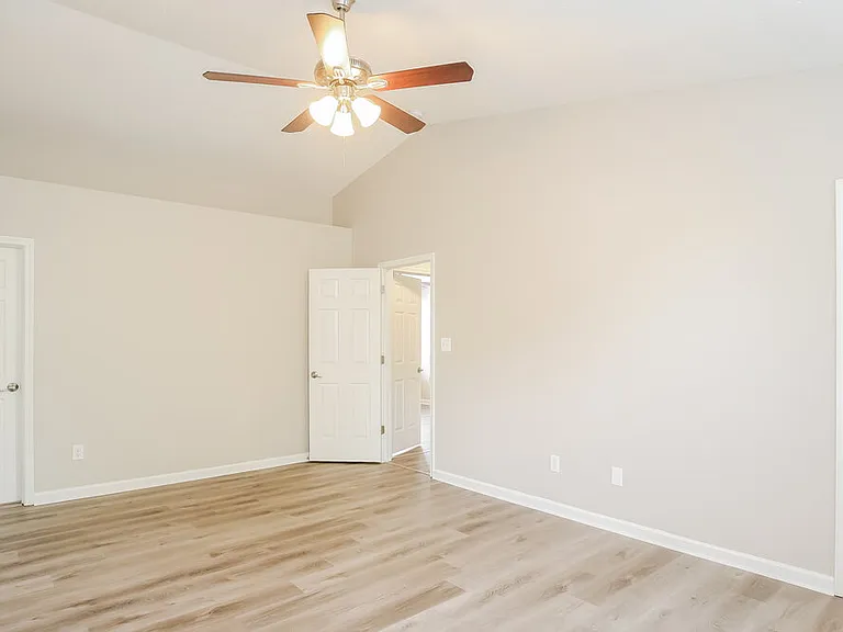 4310 Blue Spruce Ct — Photo 10