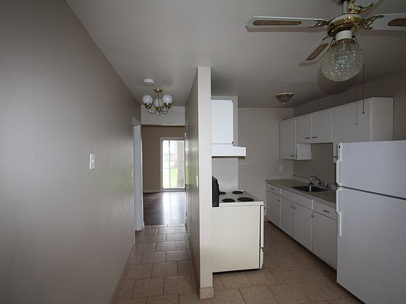 2nd image of 451 Lyndoch St