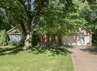 210 Golden Pond Cir, Kalamazoo, MI 49009