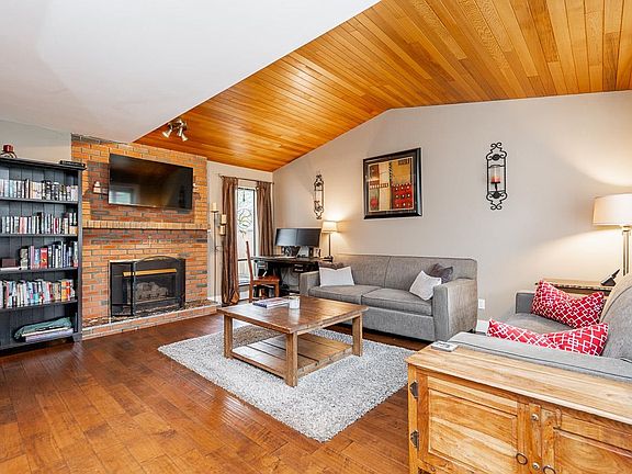 4th image of 11826 Alderwood Cres
