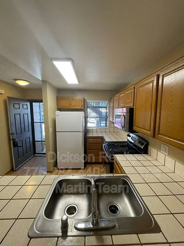 2 bed, 2.0 bath, 891 sqft, $1,745 — Photo 4