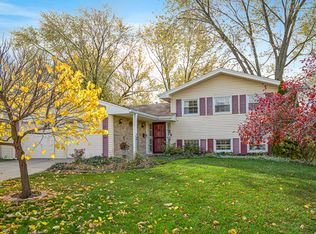 1600 Fairfield Ln, Hoffman Estates, IL 60169