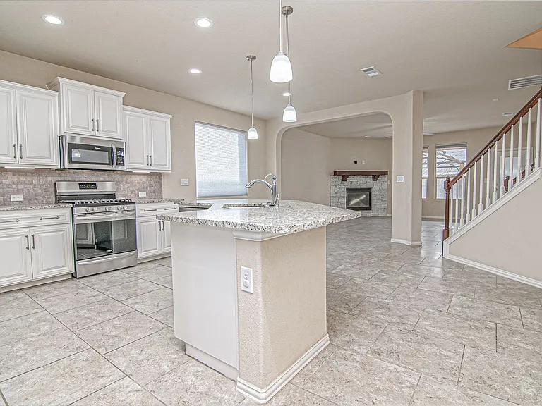 6715 Hall Of Fame Blvd — Photo 2