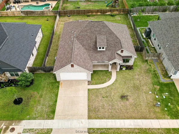 3212 Glencairn Ct, Bryan, TX 77808