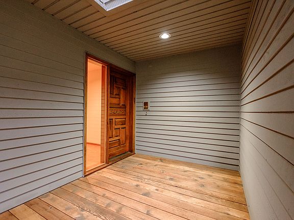 Hemlock wood trim throughout