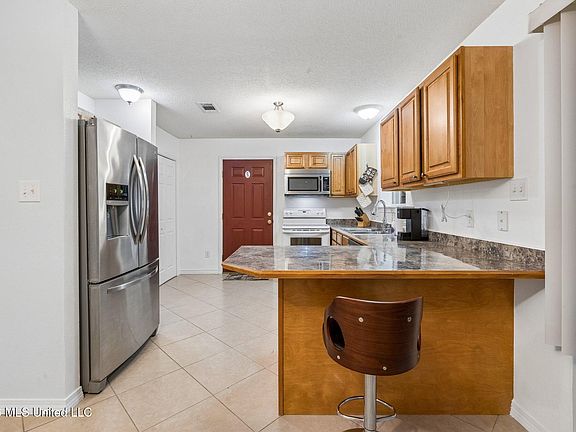 5th image of 8204 Exchange St