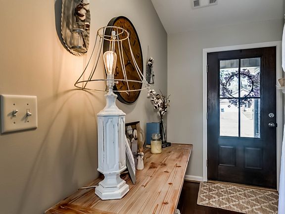 4th image of 5113 Smithfield Cir