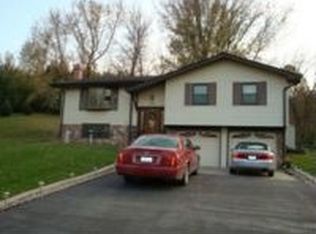 255 Parkwood Dr, Council Bluffs, IA 51503