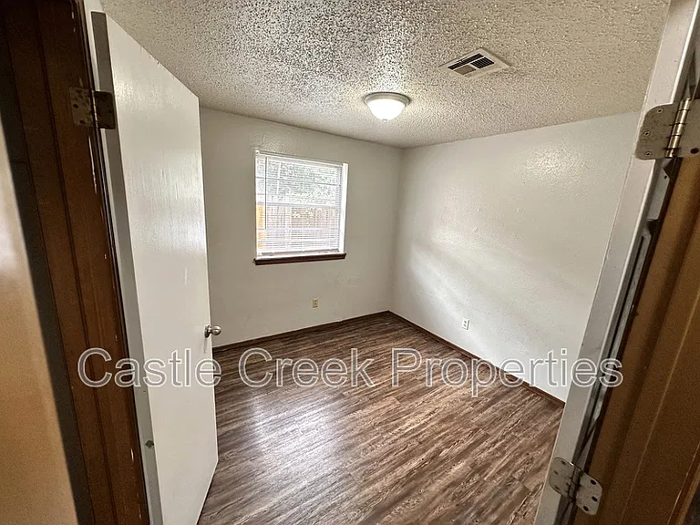 5305 Brookdale Dr — Photo 6