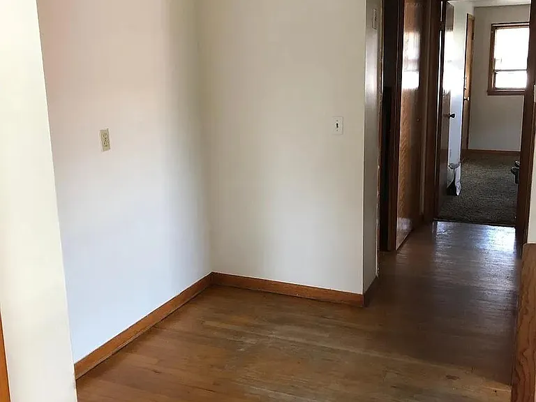 4896 Holiday Dr — Photo 2