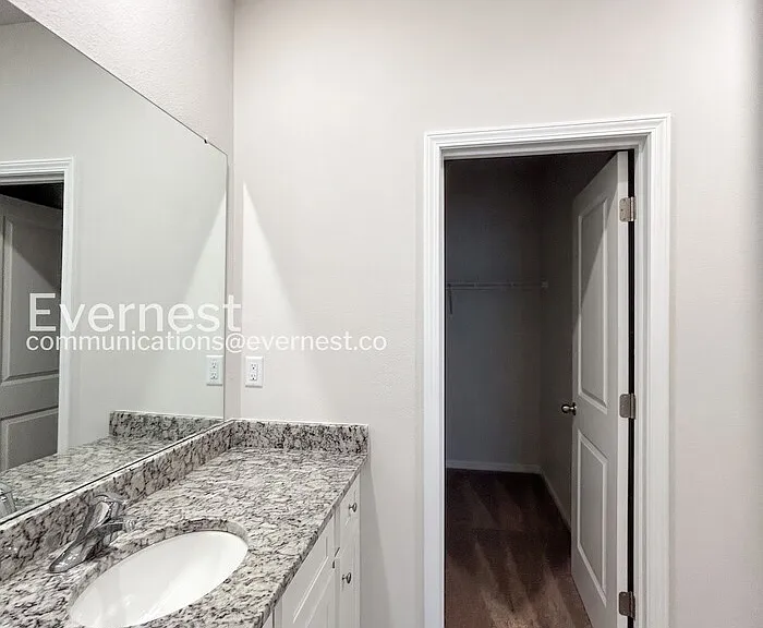 221 Aniston Ln — Photo 5