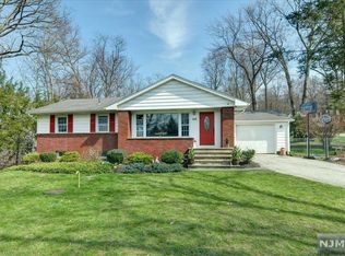 146 Lake Shore Dr, Hewitt, NJ 07421