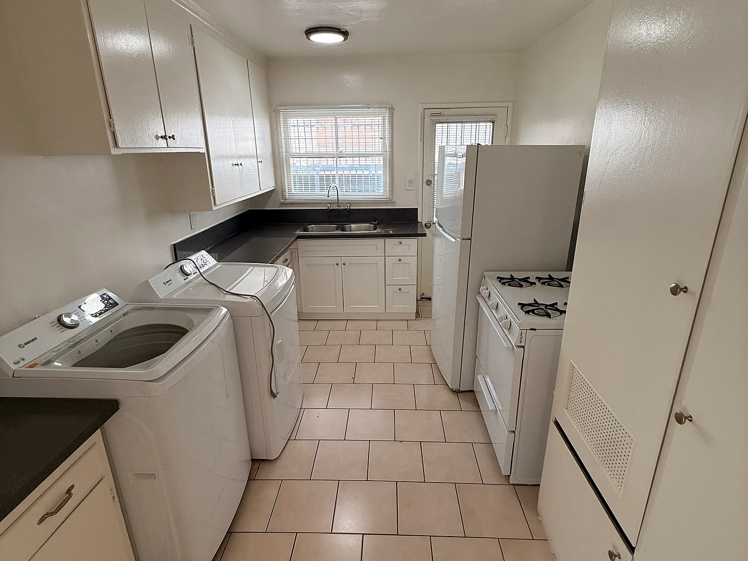 2 bed, 10 sqft, $2,445 — Photo 2