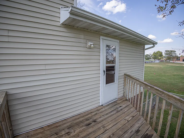 325 S Summit Dr #A — Photo 3