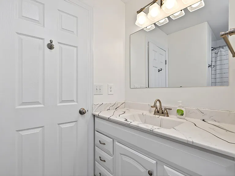 543 W Krepps Rd — Photo 27