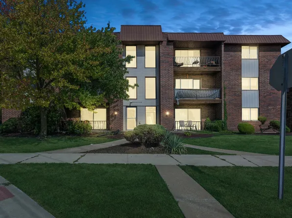 17701 Park Blvd APT 103, Lansing, IL 60438