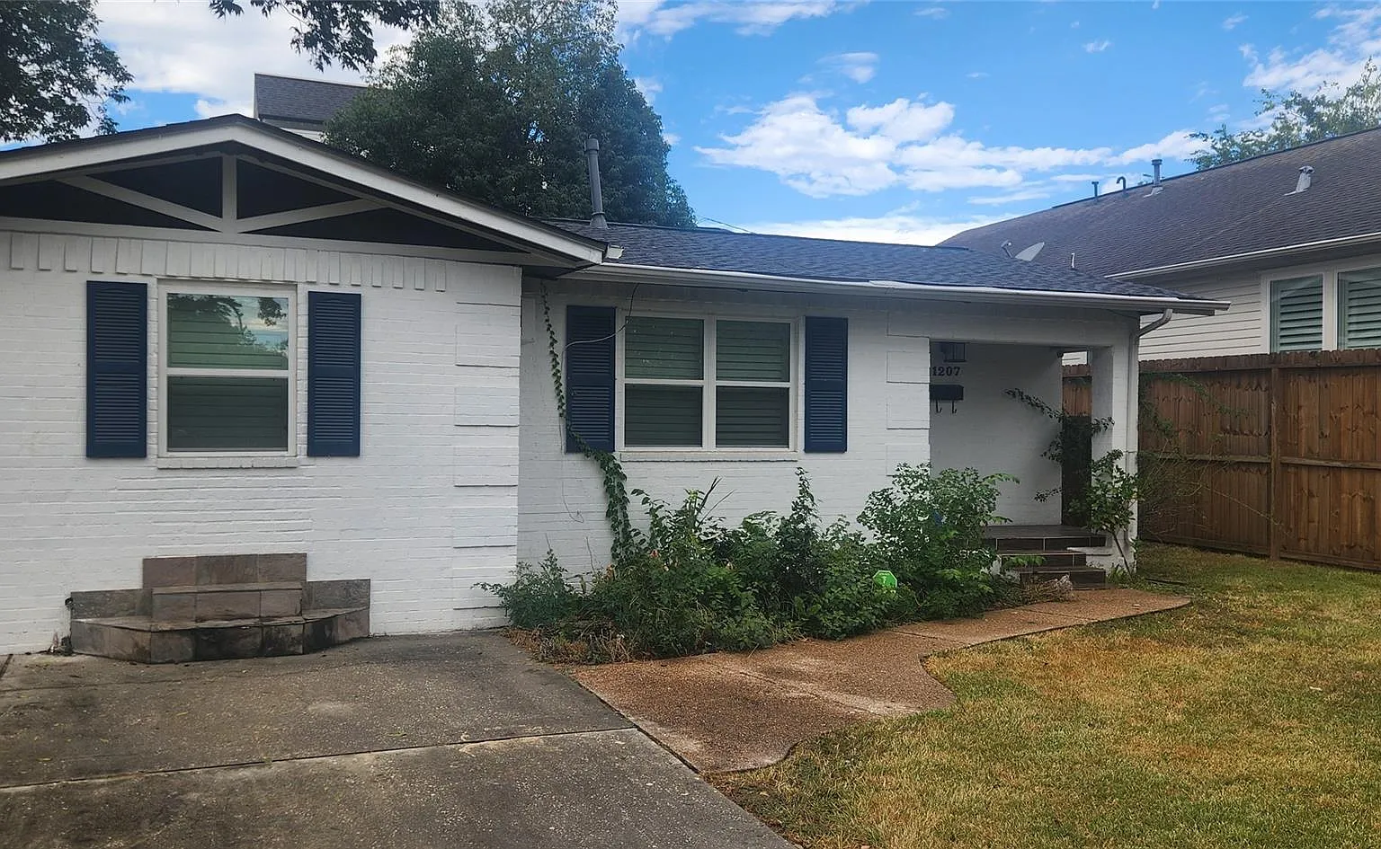 3 bed, 1.5 bath, 1168 sqft, $2,495 — Photo 2