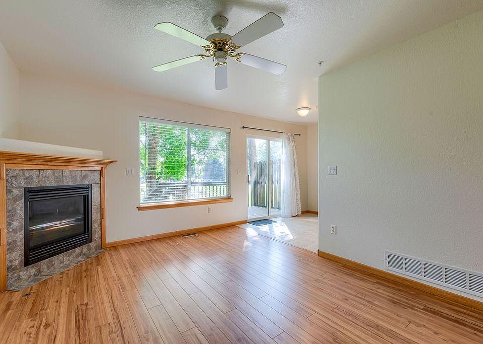 Gas fireplace