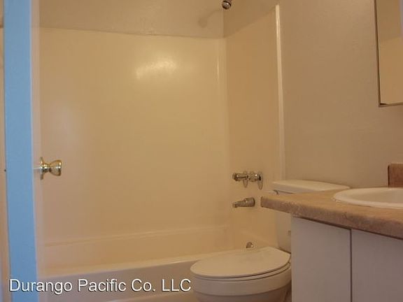 4th image of 1435 SE Oak St APT 27