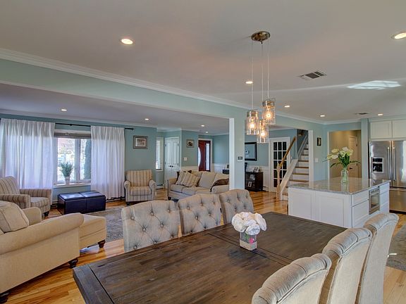 5th image of 70 Pickwick Ln