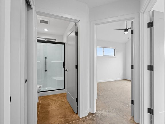 5th image of 109 Gangnes Dr Unit B