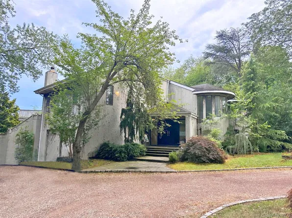 6 Bostwick Lane, Old Westbury, NY 11568